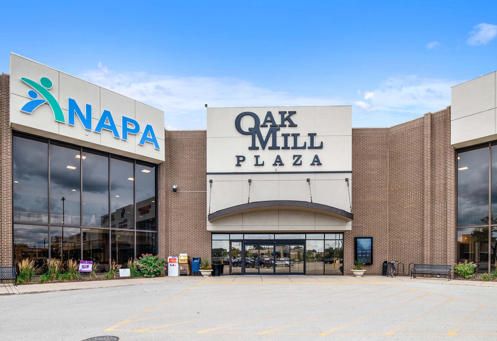 Oak Mill Plaza 4