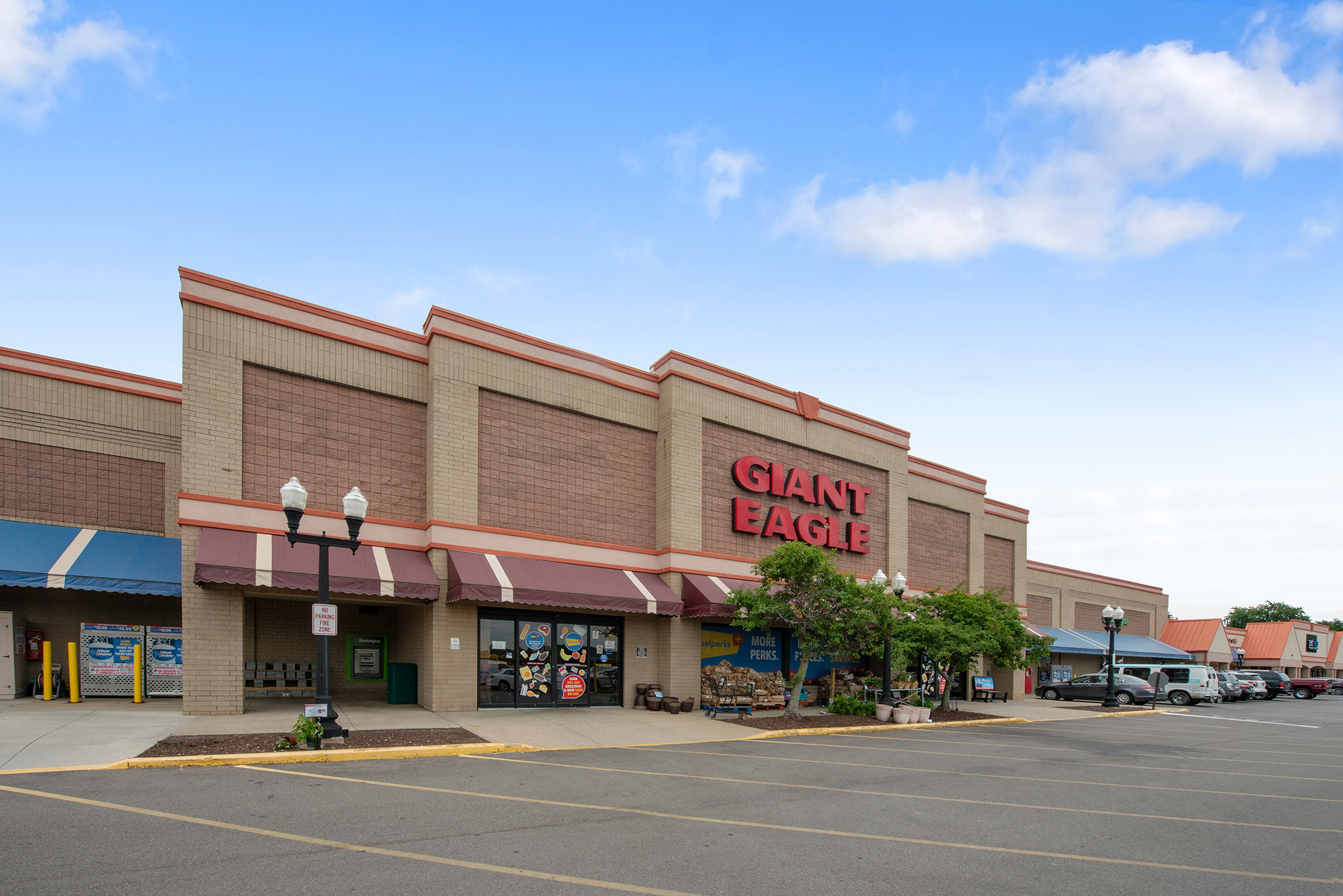 Retail Space for Lease in Hartville, OH Hartville Centre PECO