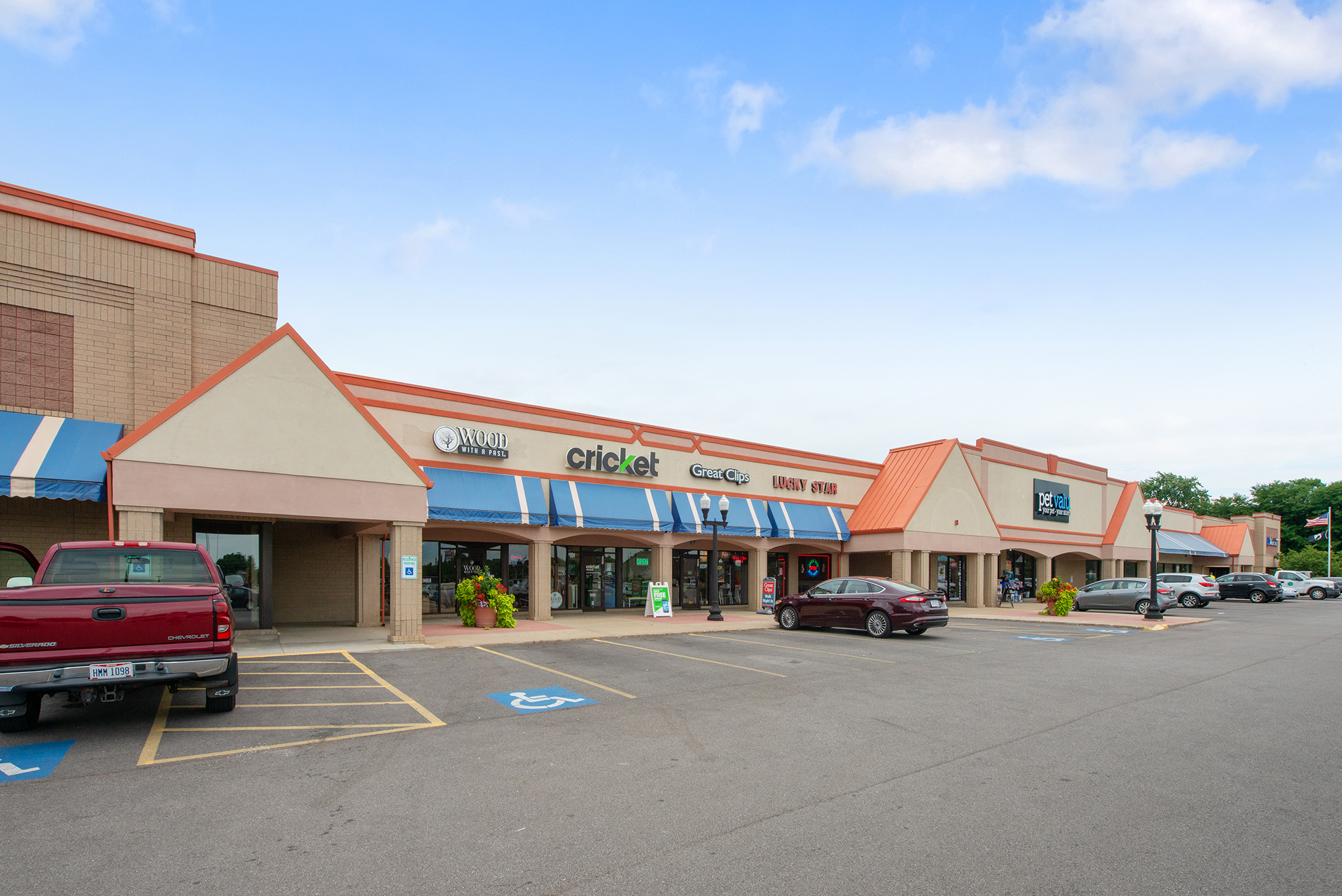 Retail Space for Lease in Hartville, OH Hartville Centre PECO