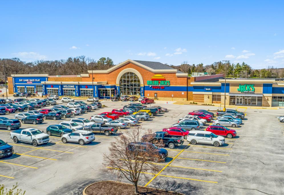 Retail Space for lease in Duck Creek Plaza, Bettendorf, IA - 1