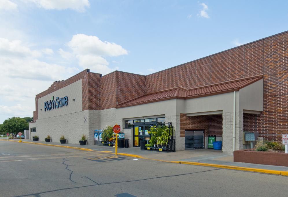 Retail Space for lease in Fairacres Shopping Center, Oshkosh, WI - 1