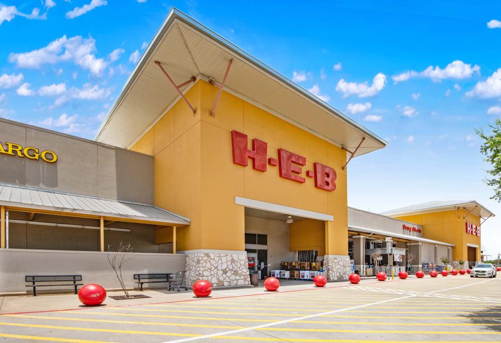 Retail Space for lease in Riverpark Shopping Center, Sugar-Land, TX - 1