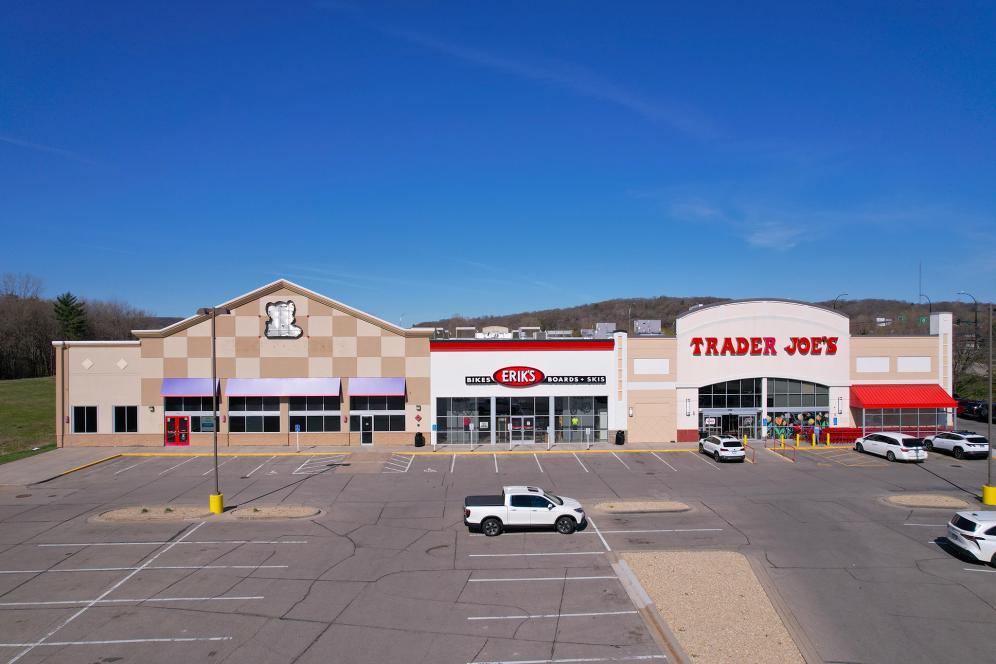 Retail Space for lease in Apache Shoppes, Rochester, MN - 1