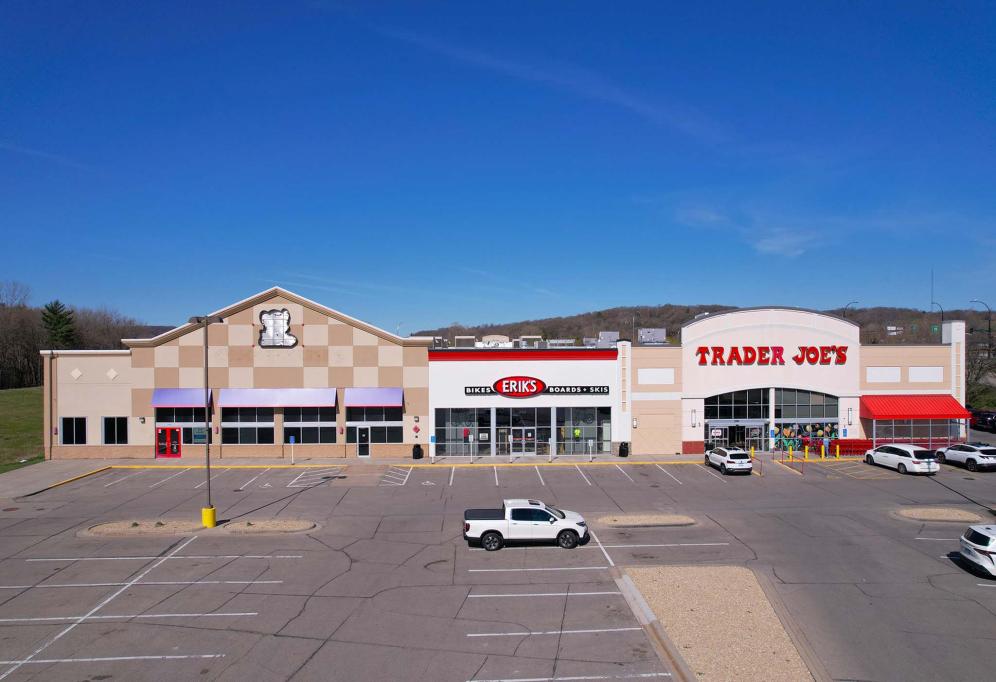 Retail Space for lease in Apache Shoppes, Rochester, MN - 1