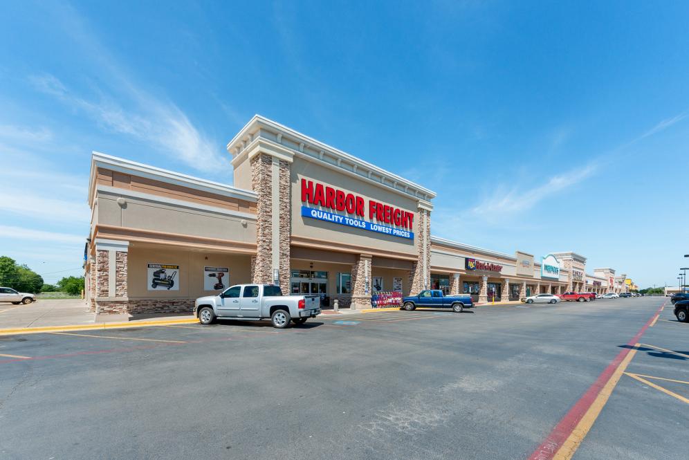 Retail Space for lease in Commerce Square, Brownwood, TX - 1