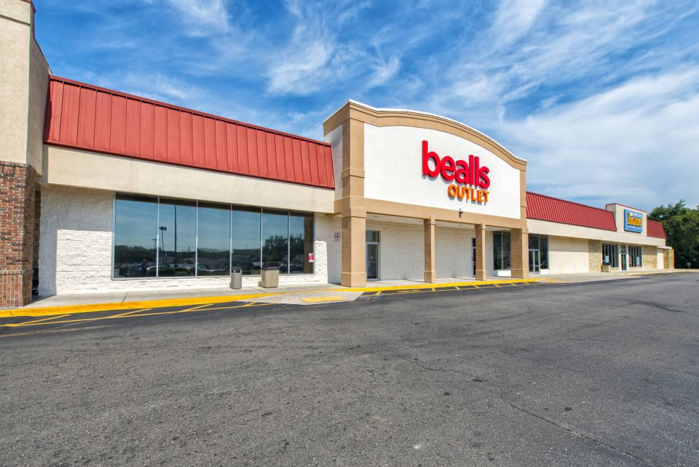 Retail Space for lease in South Oaks Shopping Center, Live Oak, FL - 1
