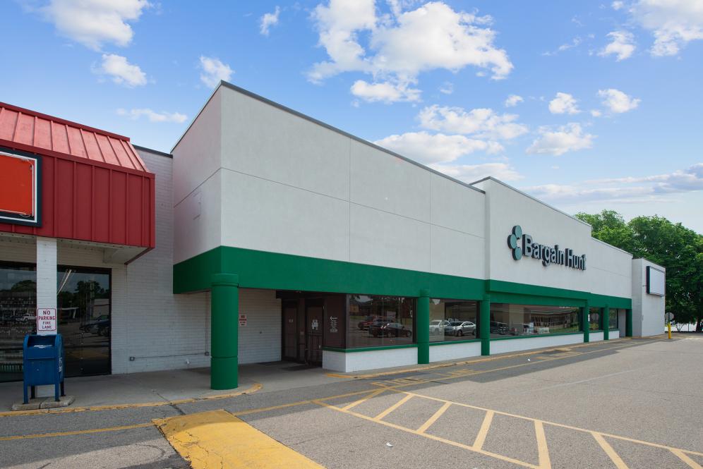 Retail Space for lease in Town & Country Center, Hamilton, OH - 1