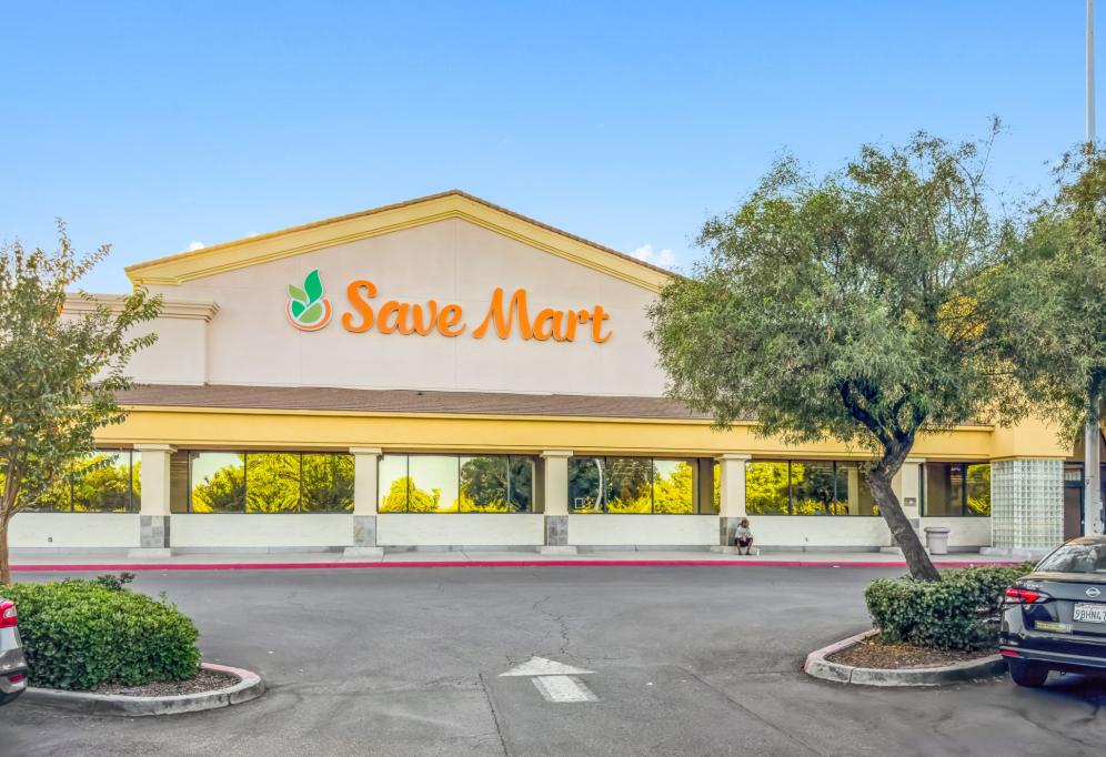 Retail Space for lease in Herndon Place, Fresno, CA - 1