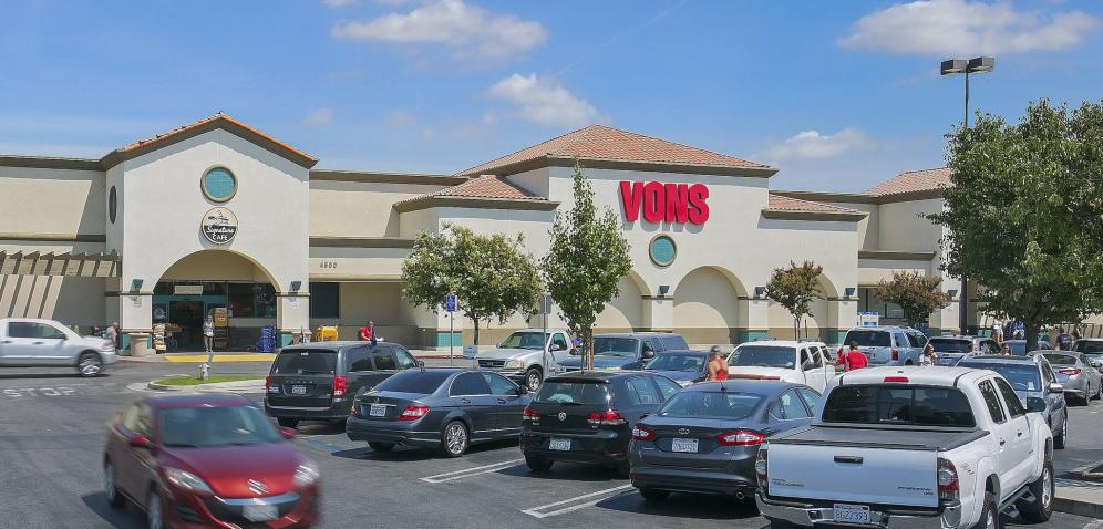Retail Space for lease in Riverlakes Village, Bakersfield, CA - 1