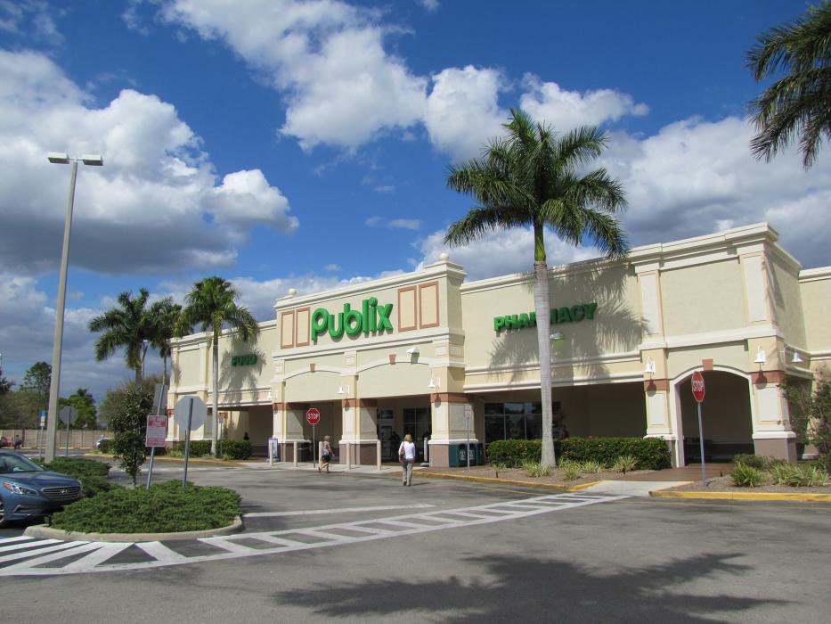 Retail Space for lease in Orange Grove Shopping Center, North Fort Myers, FL - 1